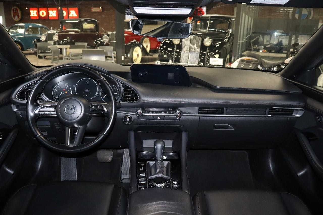 Mazda Mazda3 Hatchback Vehicle Full-screen Gallery Image 13