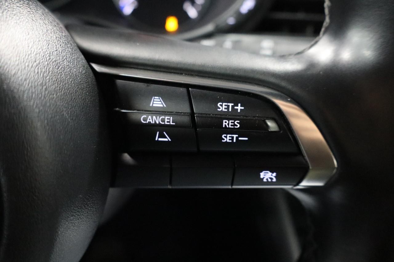 Mazda Mazda3 Hatchback Vehicle Full-screen Gallery Image 16