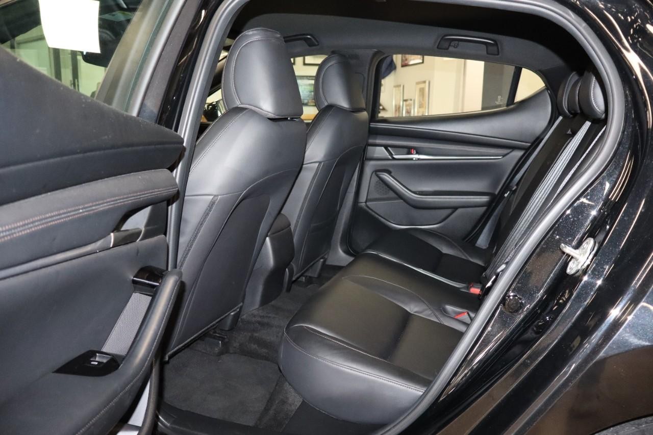 Mazda Mazda3 Hatchback Vehicle Full-screen Gallery Image 21
