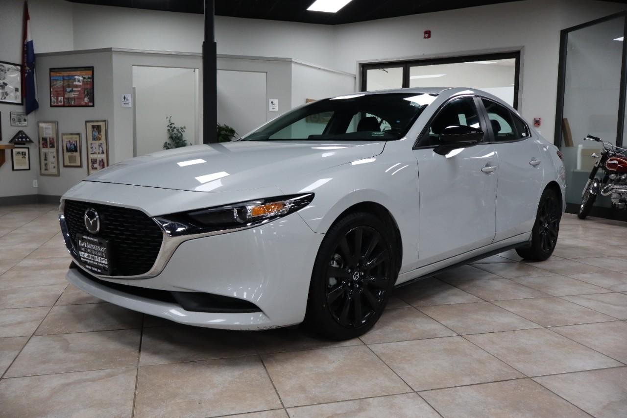 Mazda Mazda3 Sedan Vehicle Full-screen Gallery Image 2