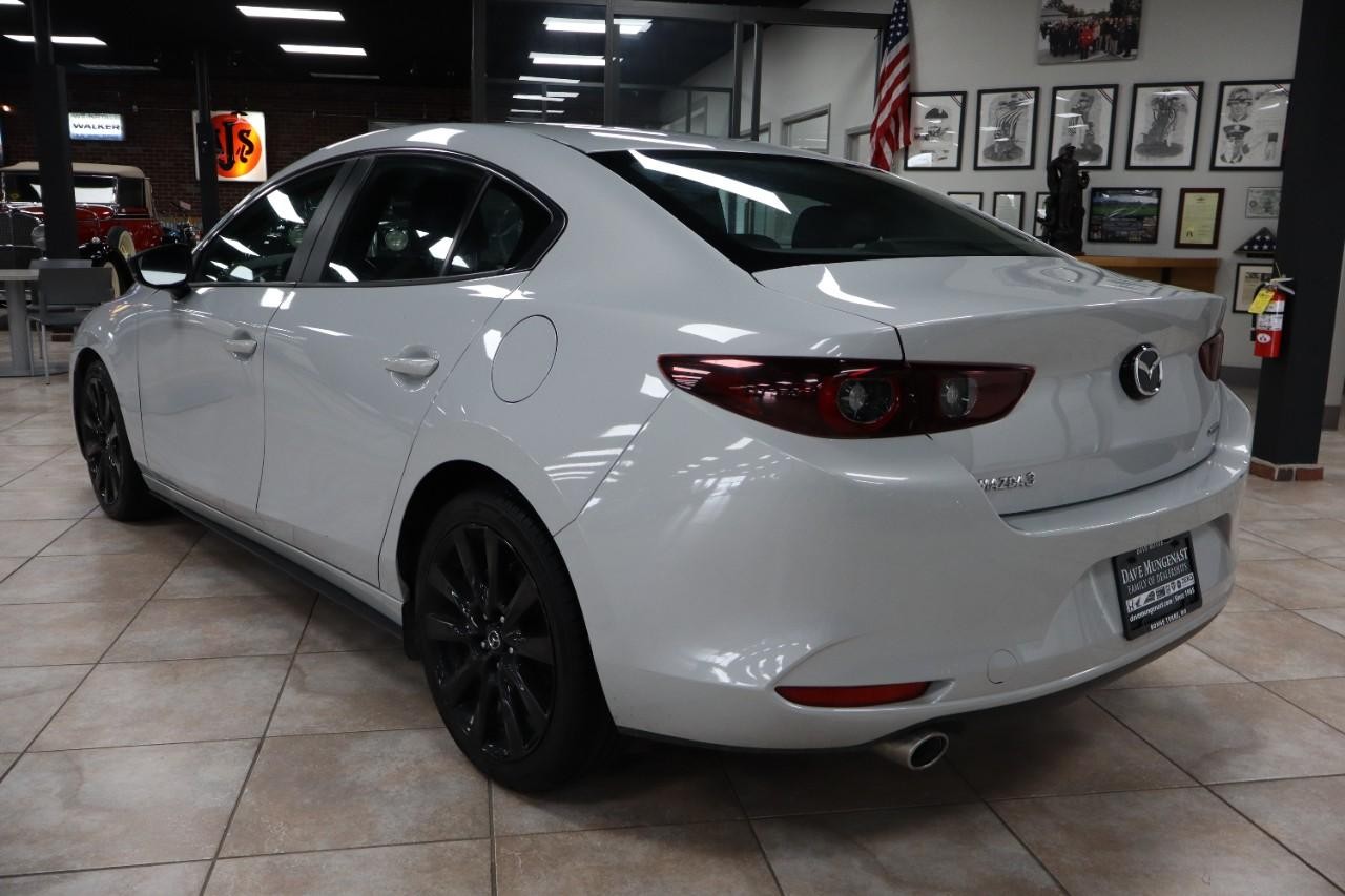 Mazda Mazda3 Sedan Vehicle Full-screen Gallery Image 4