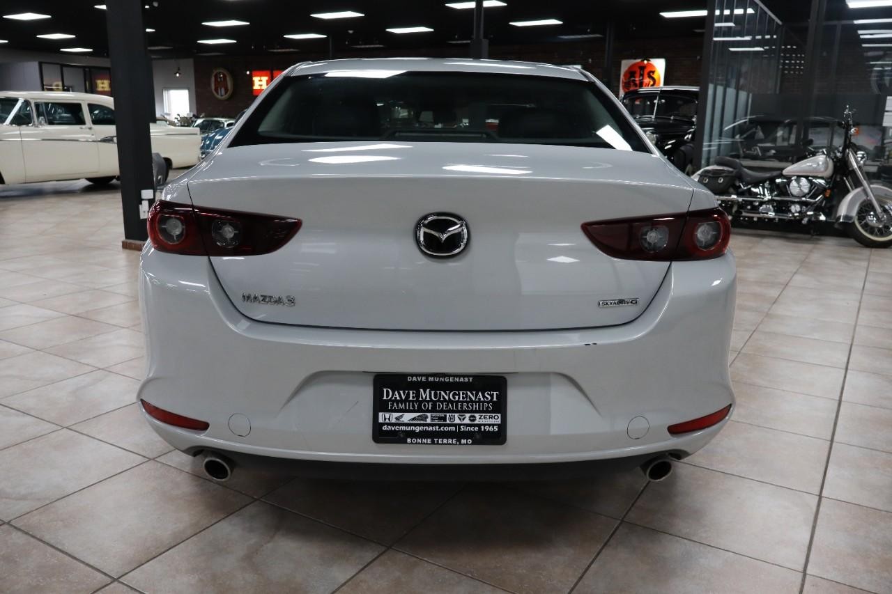 Mazda Mazda3 Sedan Vehicle Full-screen Gallery Image 5