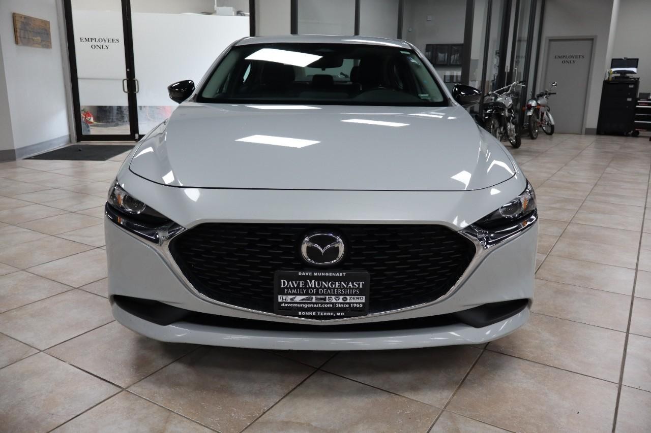 Mazda Mazda3 Sedan Vehicle Full-screen Gallery Image 9