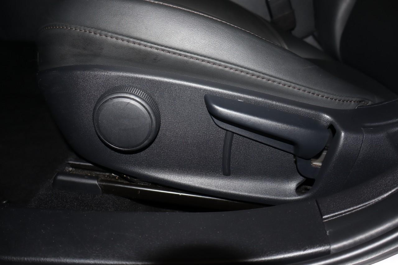 Mazda Mazda3 Sedan Vehicle Full-screen Gallery Image 11
