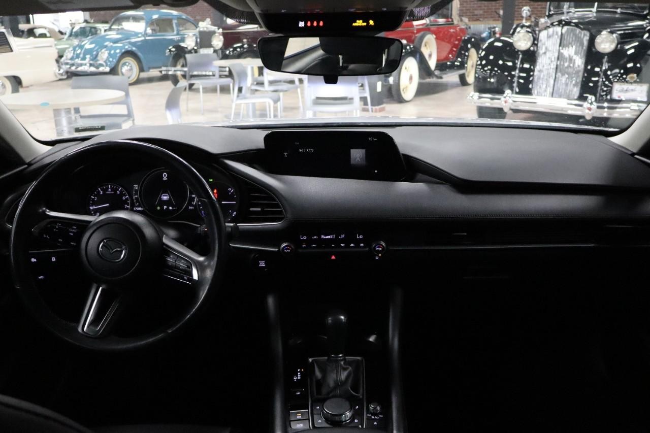 Mazda Mazda3 Sedan Vehicle Full-screen Gallery Image 12