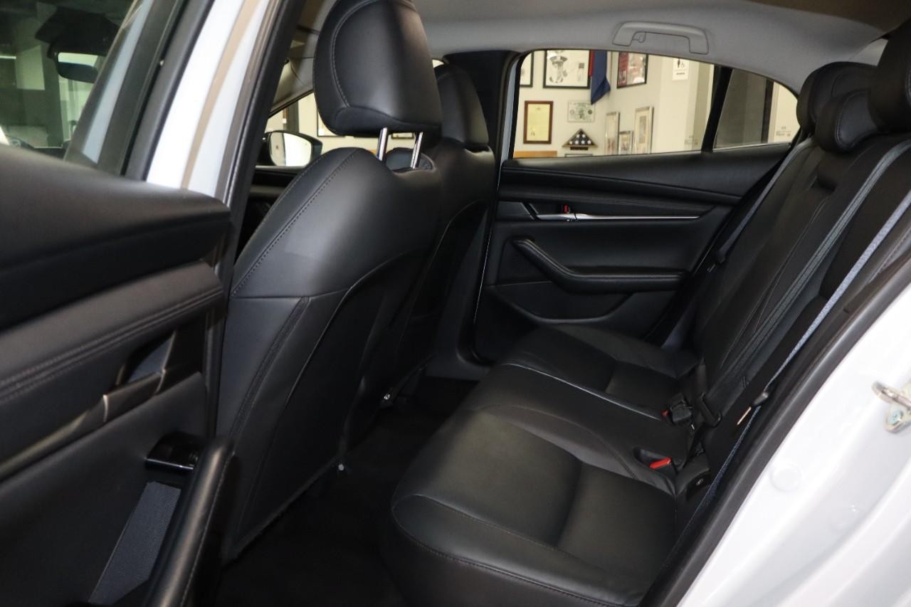 Mazda Mazda3 Sedan Vehicle Full-screen Gallery Image 20