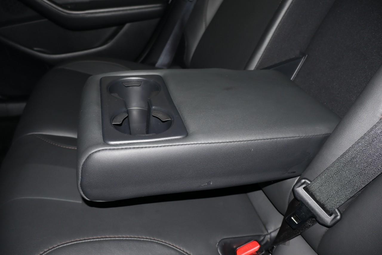 Mazda Mazda3 Sedan Vehicle Full-screen Gallery Image 21
