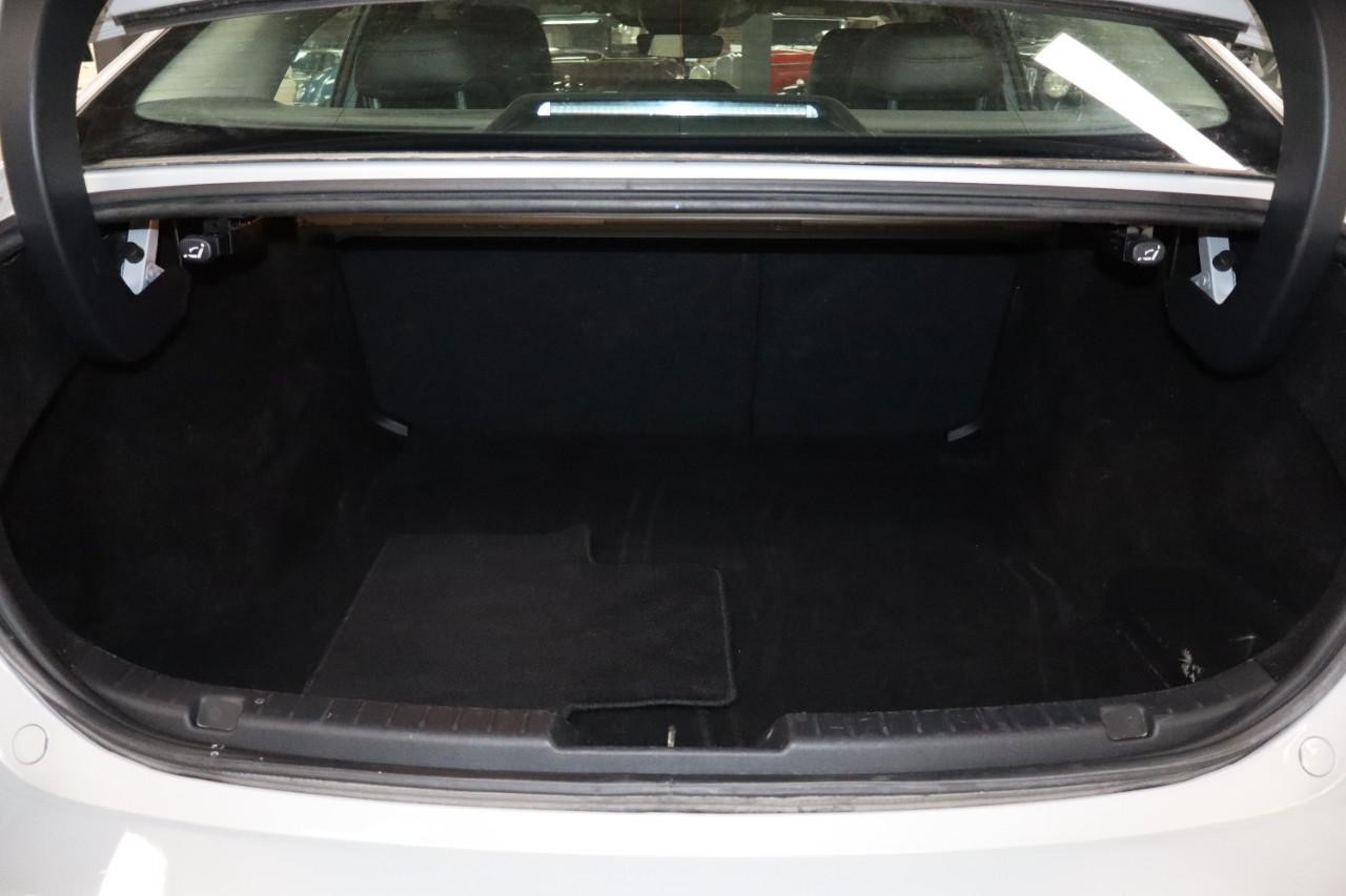 Mazda Mazda3 Sedan Vehicle Full-screen Gallery Image 22