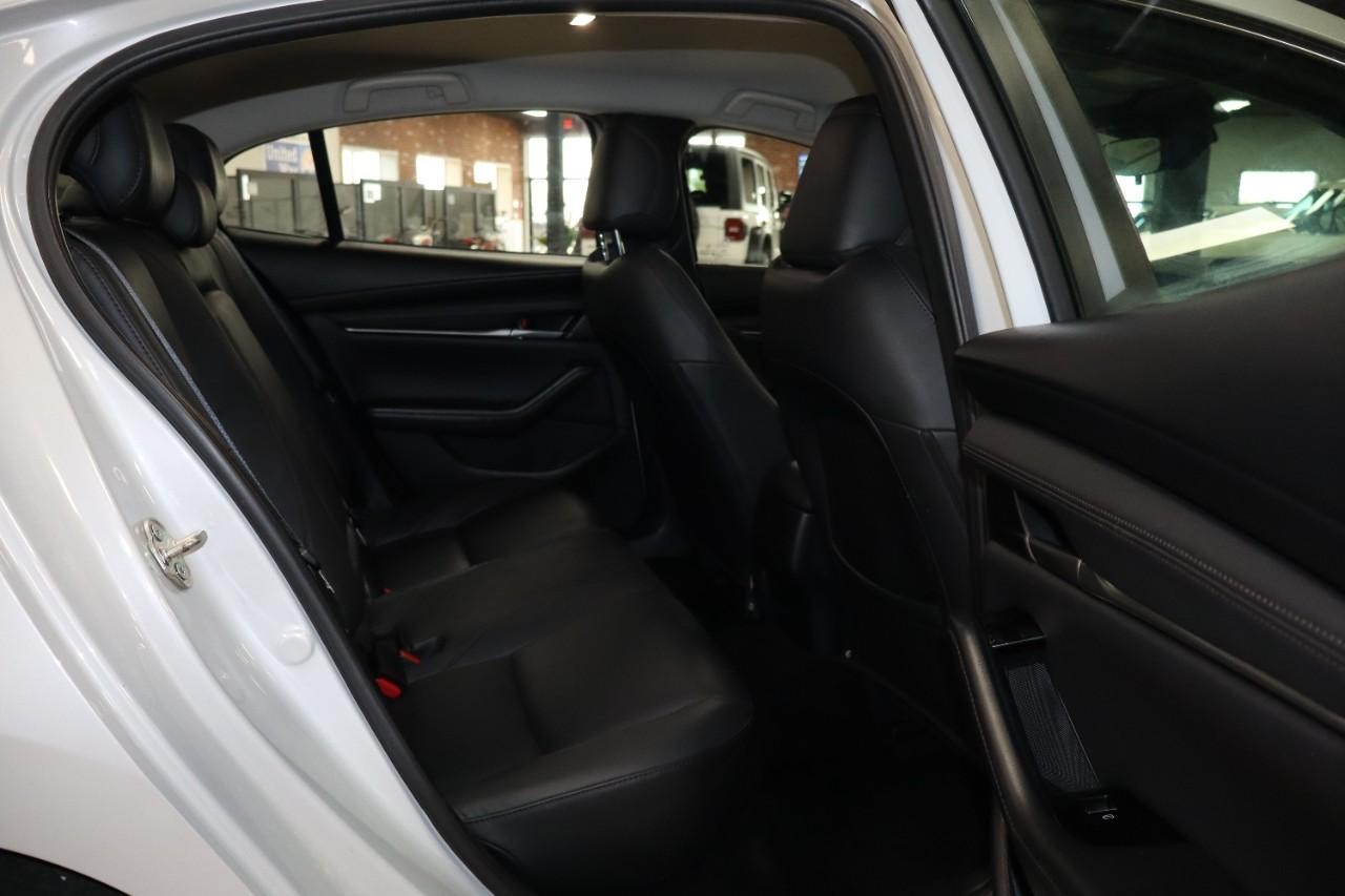 Mazda Mazda3 Sedan Vehicle Full-screen Gallery Image 23