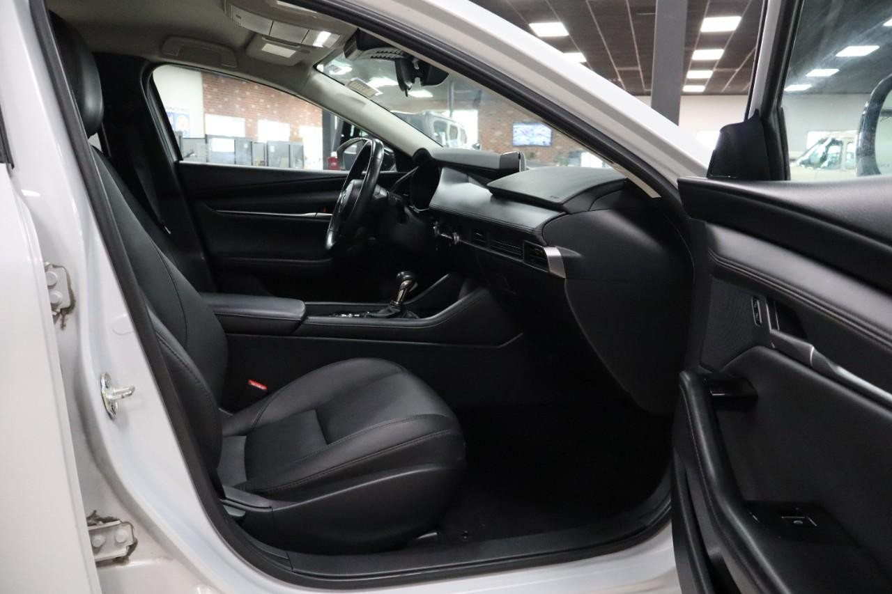 Mazda Mazda3 Sedan Vehicle Full-screen Gallery Image 24