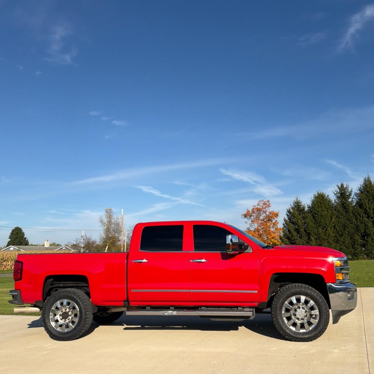Chevrolet Silverado 2500HD Vehicle Full-screen Gallery Image 5