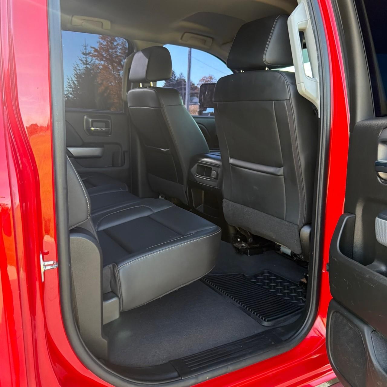 Chevrolet Silverado 2500HD Vehicle Full-screen Gallery Image 13