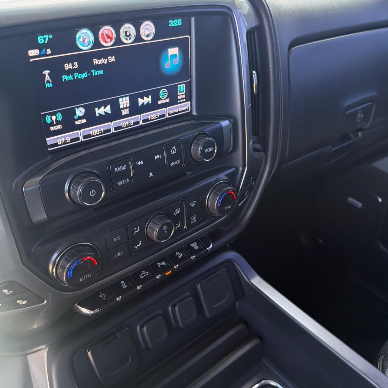 Chevrolet Silverado 2500HD Vehicle Full-screen Gallery Image 14