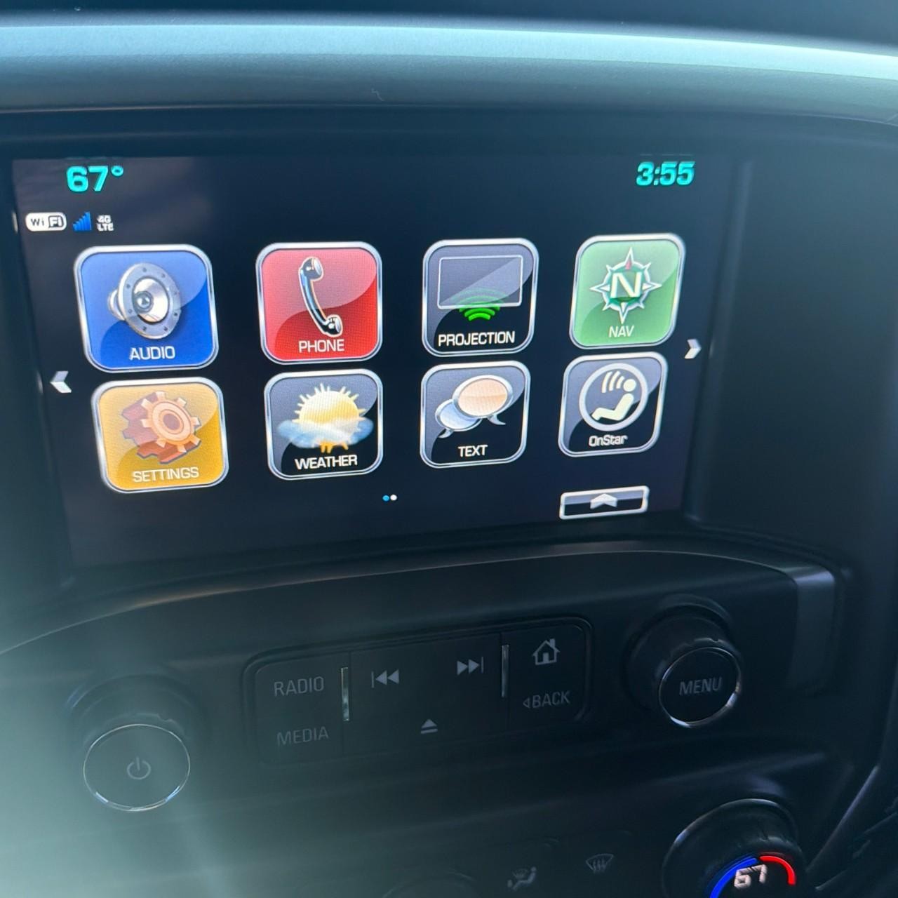 Chevrolet Silverado 2500HD Vehicle Full-screen Gallery Image 17