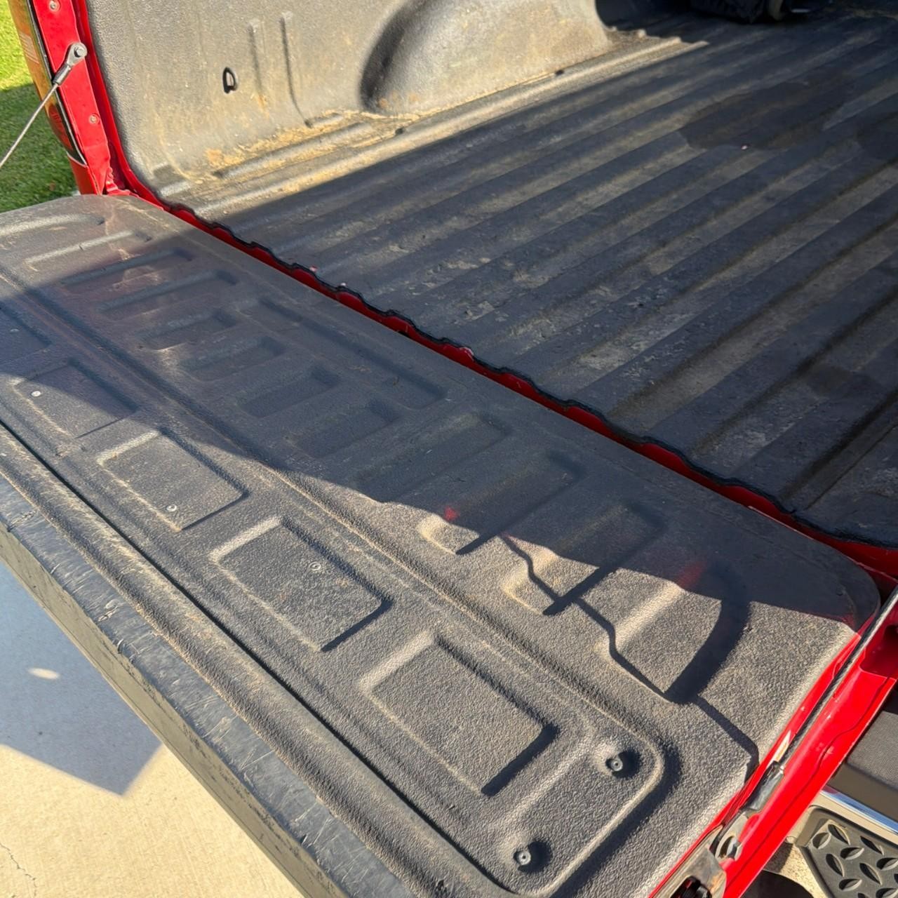 Chevrolet Silverado 2500HD Vehicle Full-screen Gallery Image 19