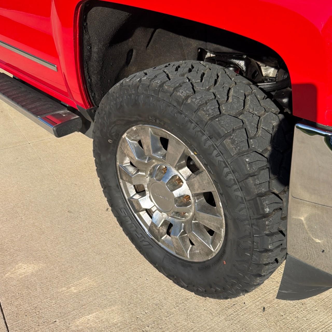 Chevrolet Silverado 2500HD Vehicle Full-screen Gallery Image 24
