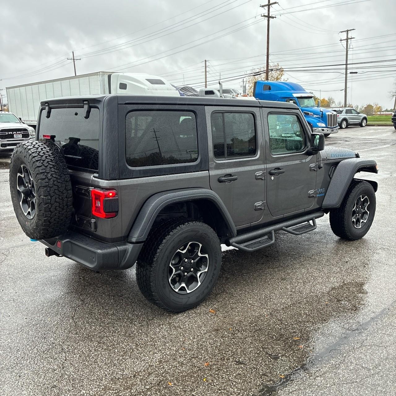 Jeep Wrangler 4xe Vehicle Full-screen Gallery Image 4