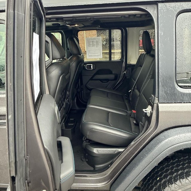 Jeep Wrangler 4xe Vehicle Full-screen Gallery Image 10