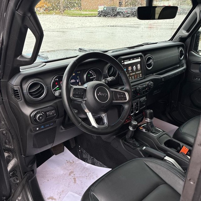 Jeep Wrangler 4xe Vehicle Full-screen Gallery Image 12