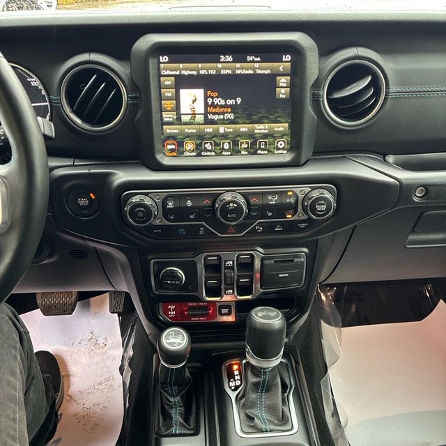 Jeep Wrangler 4xe Vehicle Full-screen Gallery Image 13