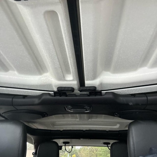Jeep Wrangler 4xe Vehicle Full-screen Gallery Image 17