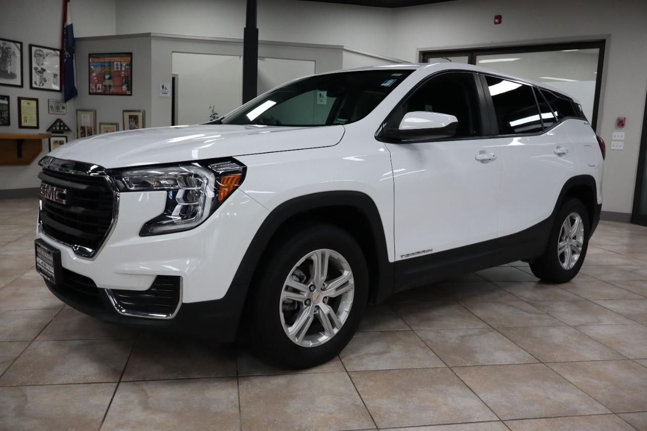 GMC Terrain Vehicle Full-screen Gallery Image 2