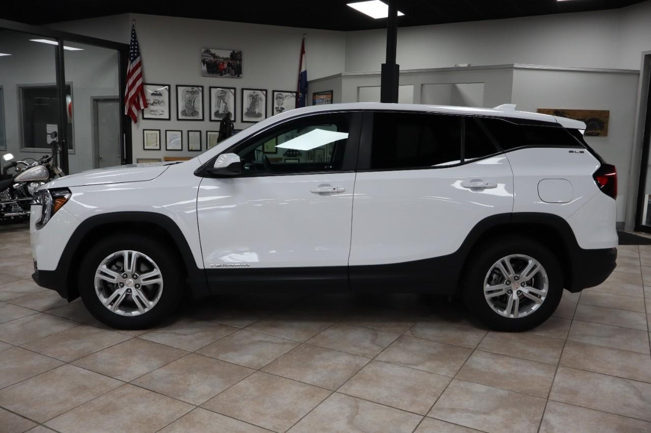 GMC Terrain Vehicle Full-screen Gallery Image 3