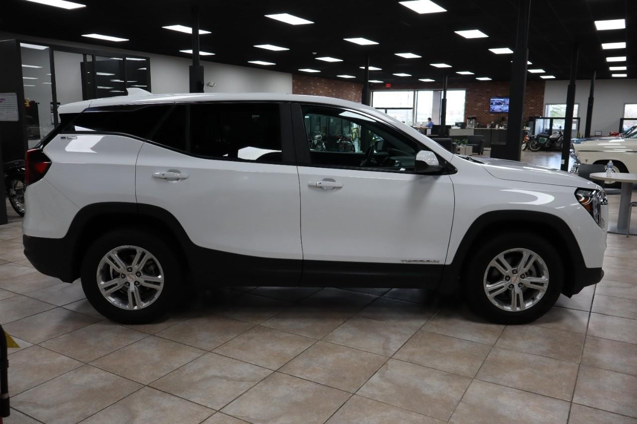 GMC Terrain Vehicle Full-screen Gallery Image 7