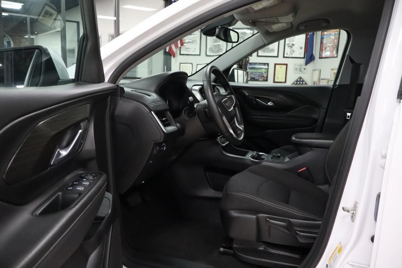 GMC Terrain Vehicle Full-screen Gallery Image 10