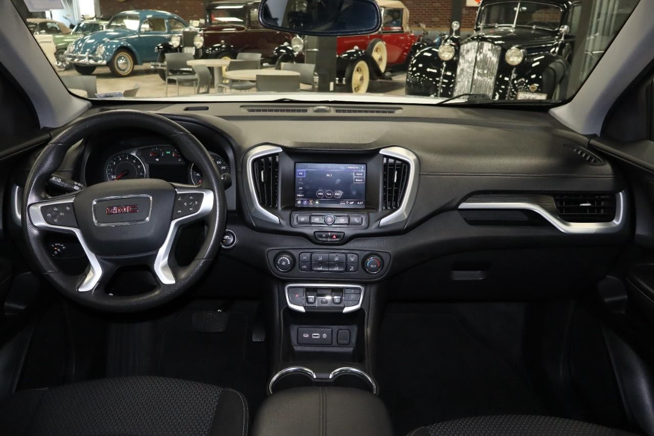 GMC Terrain Vehicle Full-screen Gallery Image 12