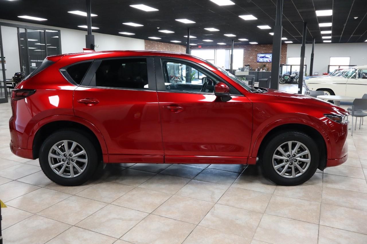 Mazda CX-5 Vehicle Full-screen Gallery Image 7