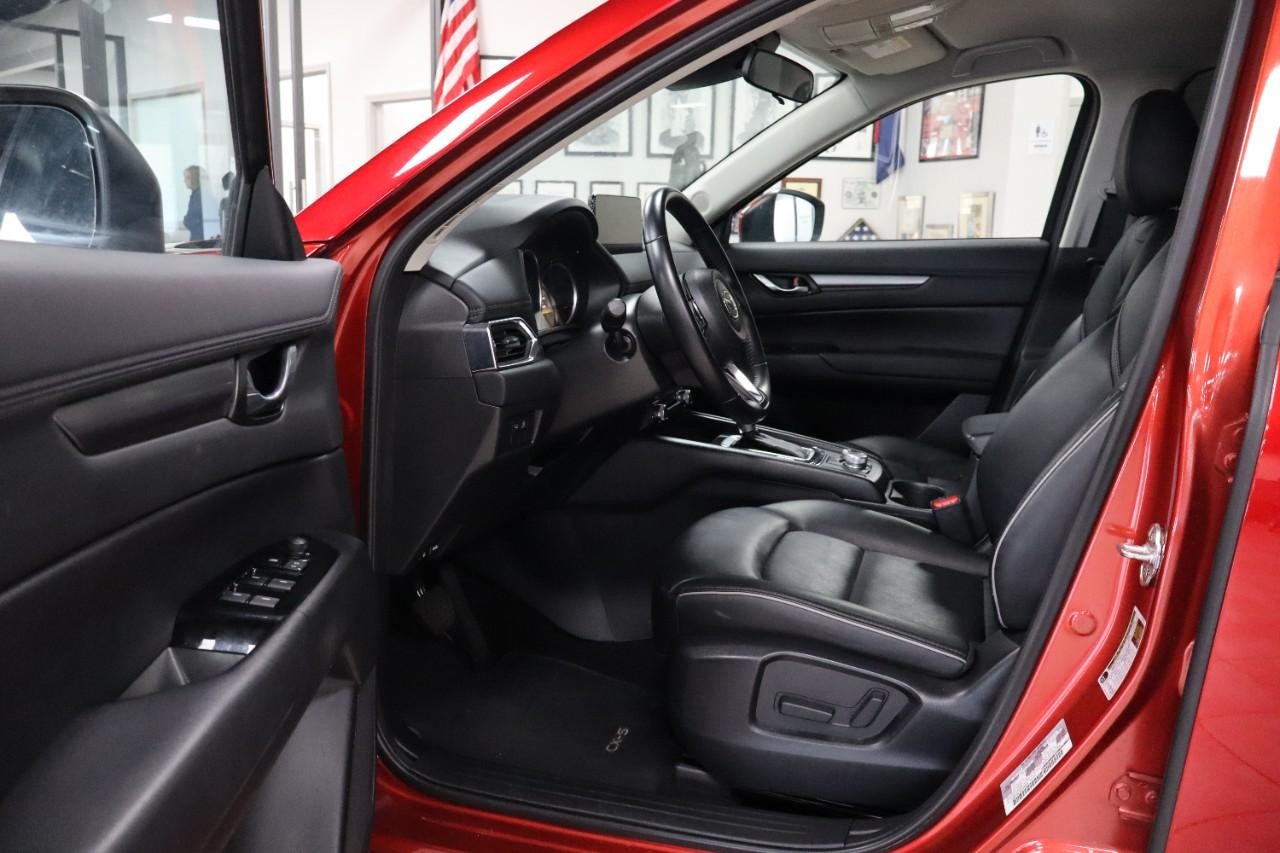 Mazda CX-5 Vehicle Full-screen Gallery Image 10