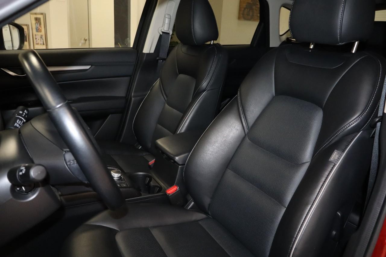 Mazda CX-5 Vehicle Full-screen Gallery Image 12