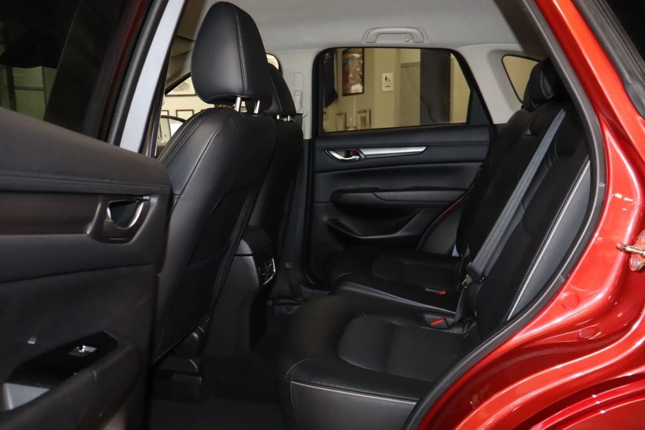 Mazda CX-5 Vehicle Full-screen Gallery Image 22