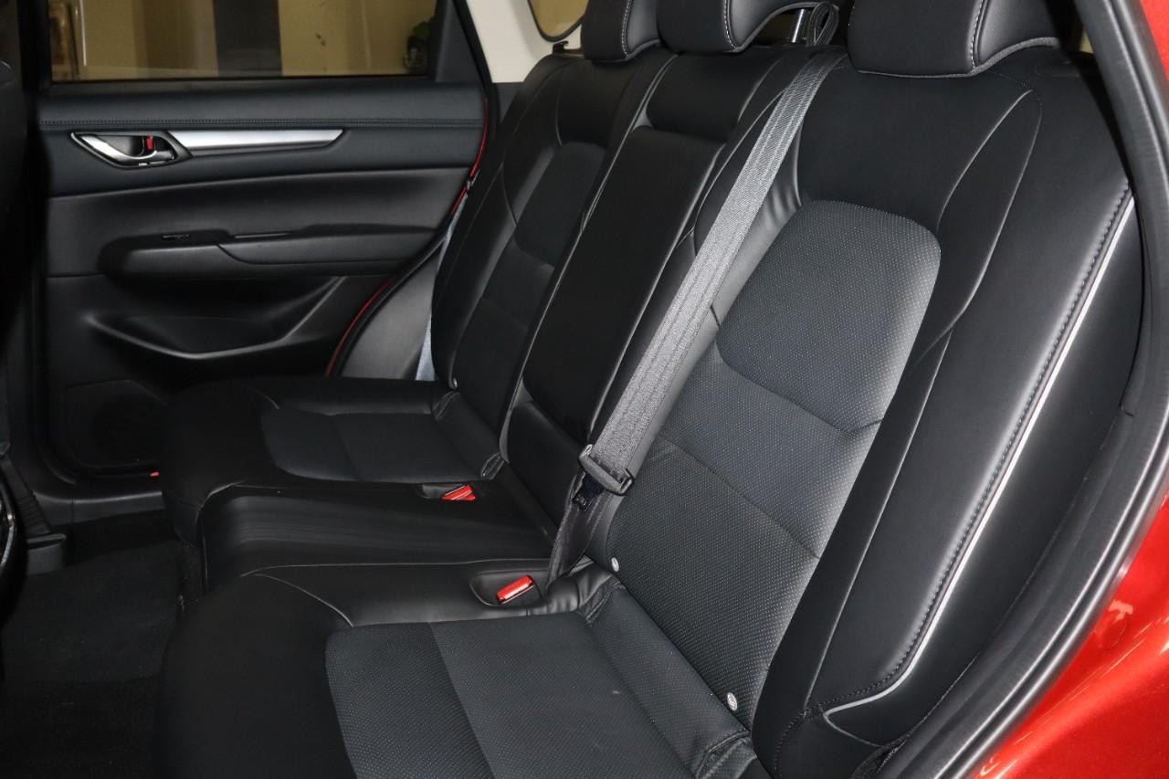 Mazda CX-5 Vehicle Full-screen Gallery Image 23