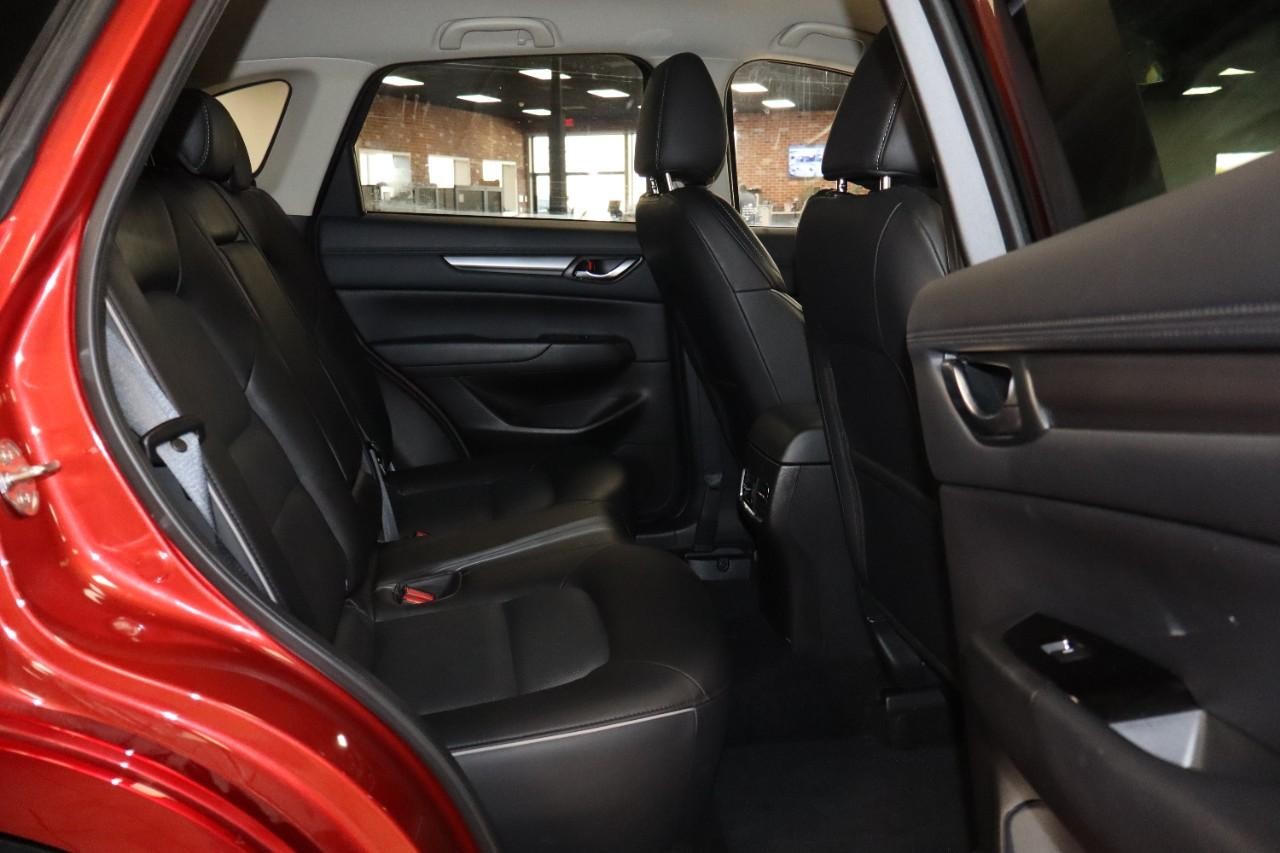 Mazda CX-5 Vehicle Full-screen Gallery Image 28
