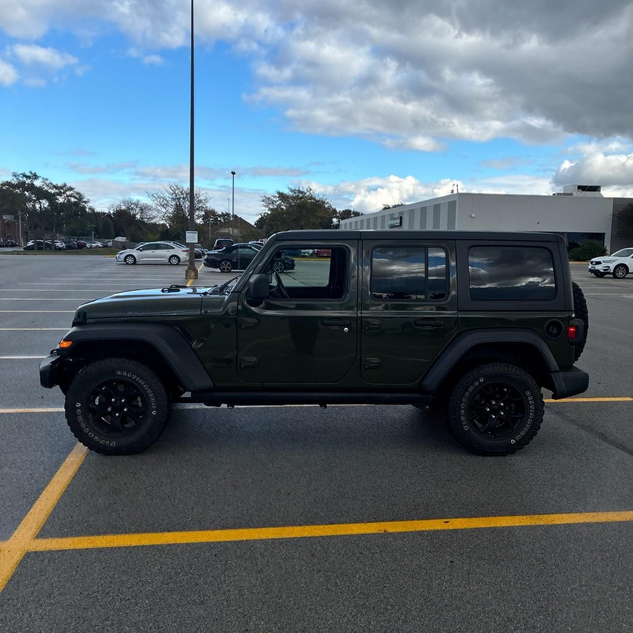 Jeep Wrangler Vehicle Full-screen Gallery Image 2