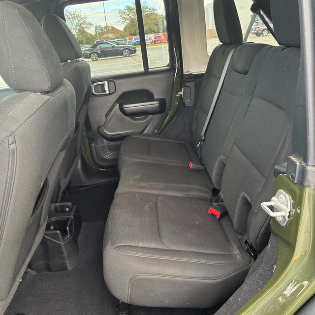 Jeep Wrangler Vehicle Full-screen Gallery Image 13