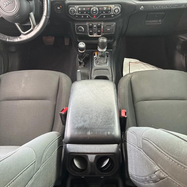 Jeep Wrangler Vehicle Full-screen Gallery Image 15