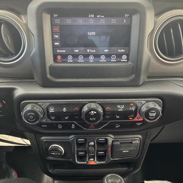 Jeep Wrangler Vehicle Full-screen Gallery Image 16