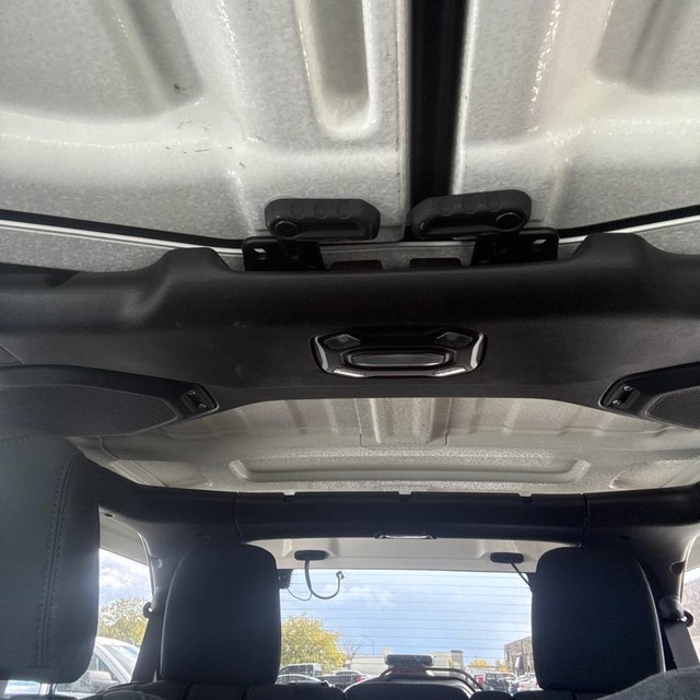 Jeep Wrangler Vehicle Full-screen Gallery Image 18