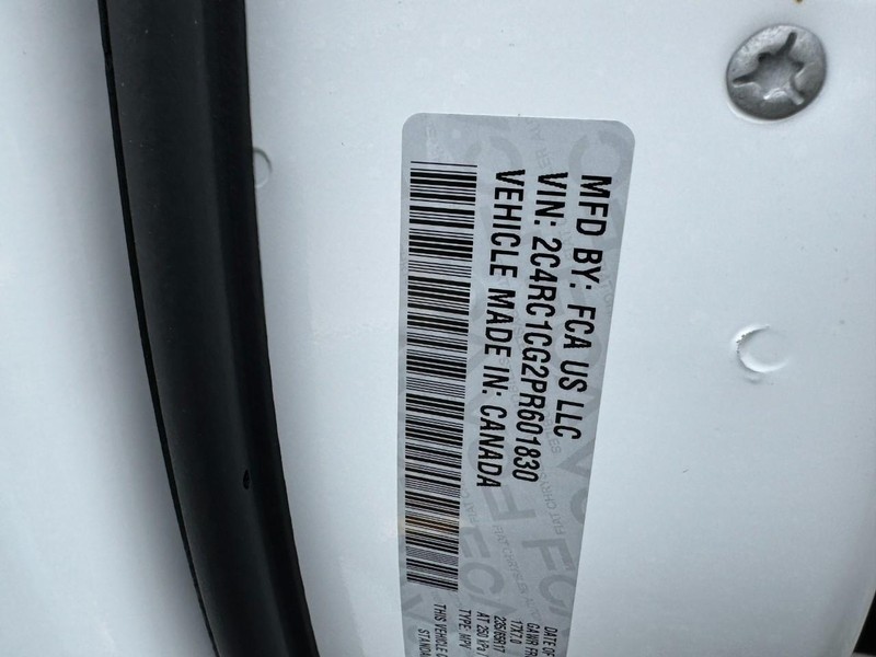 Chrysler Voyager Vehicle Full-screen Gallery Image 27