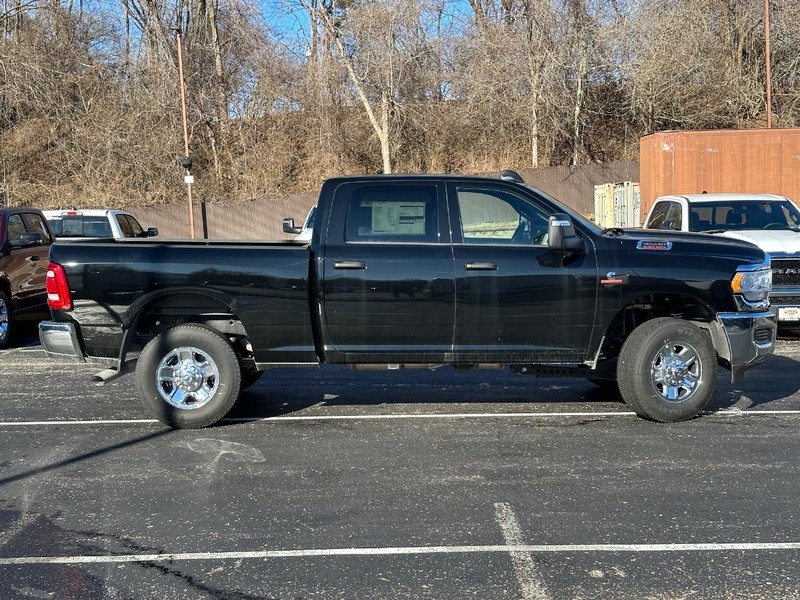 Ram 3500 Vehicle Image 02