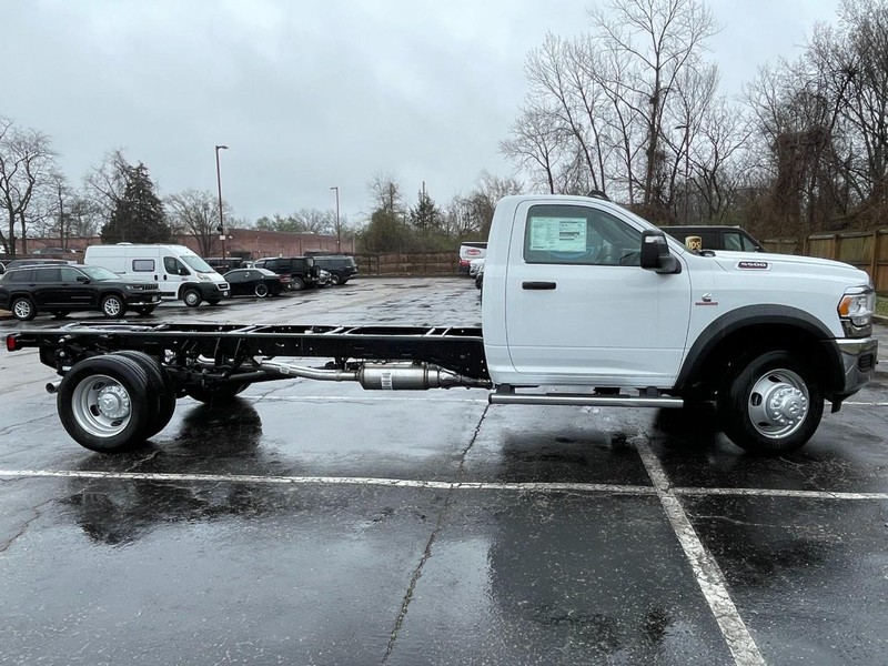 Ram 5500 Chassis Cab Vehicle Image 02