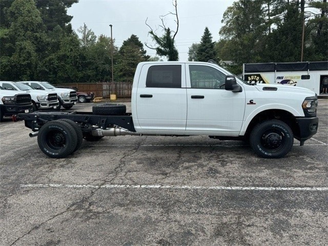 Ram 3500 Chassis Cab Vehicle Image 02