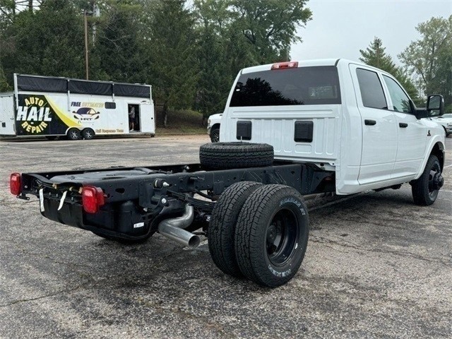 Ram 3500 Chassis Cab Vehicle Image 03