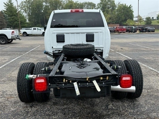 Ram 3500 Chassis Cab Vehicle Image 16