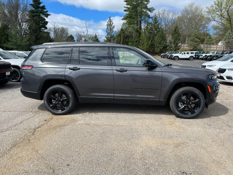 Jeep Grand Cherokee L Vehicle Image 02