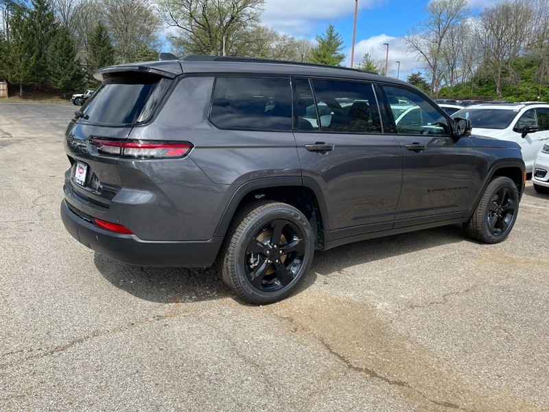 Jeep Grand Cherokee L Vehicle Image 03