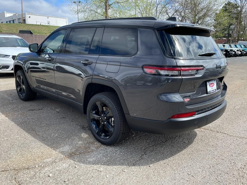 Jeep Grand Cherokee L Vehicle Image 04